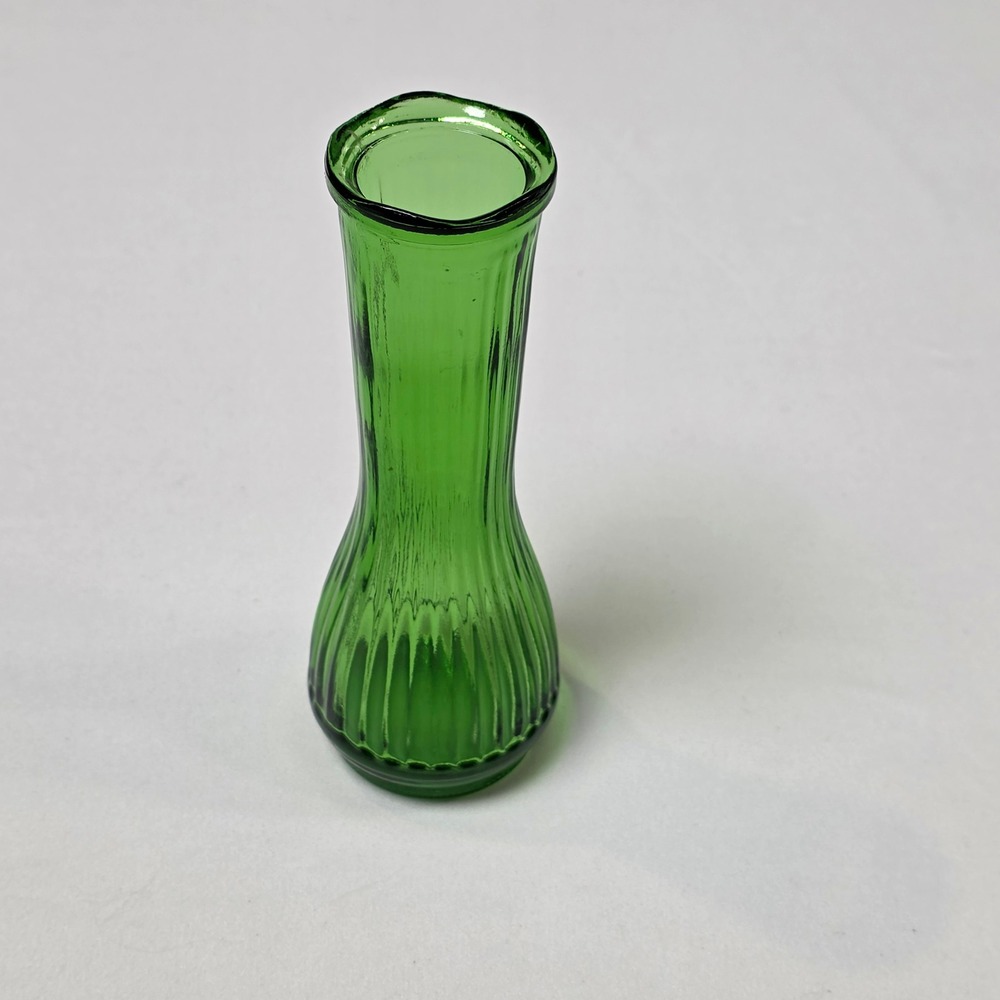 C.F.G. Emerald Green Bud Stem Vase Textured Ridged Art Glass 6 Inches Vintage - Picture 1 of 6